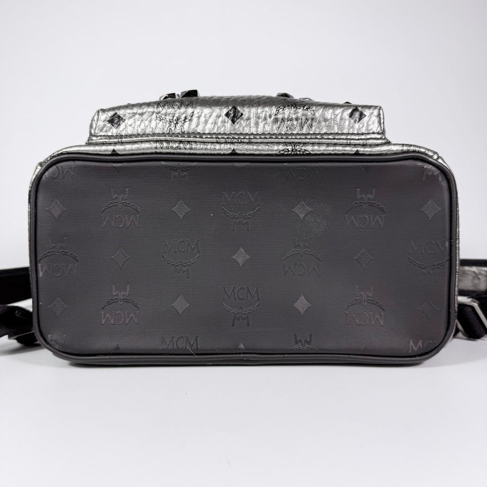 MCM Stark Backpack - Picture 7 of 15